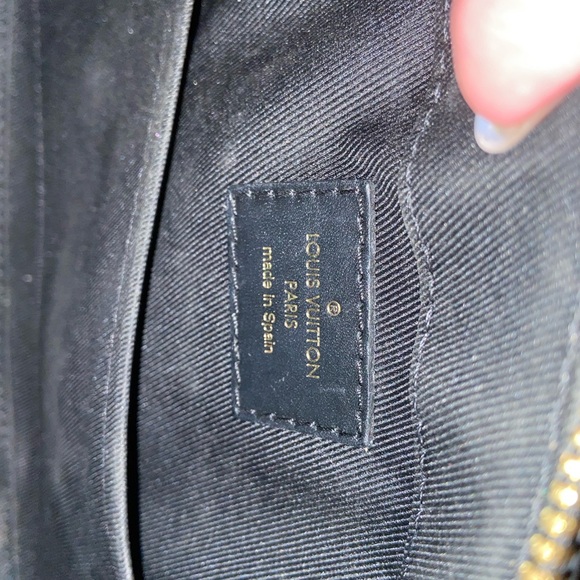 Louis Vuitton Santa Monica Crossbody Bag - Picture 10 of 15